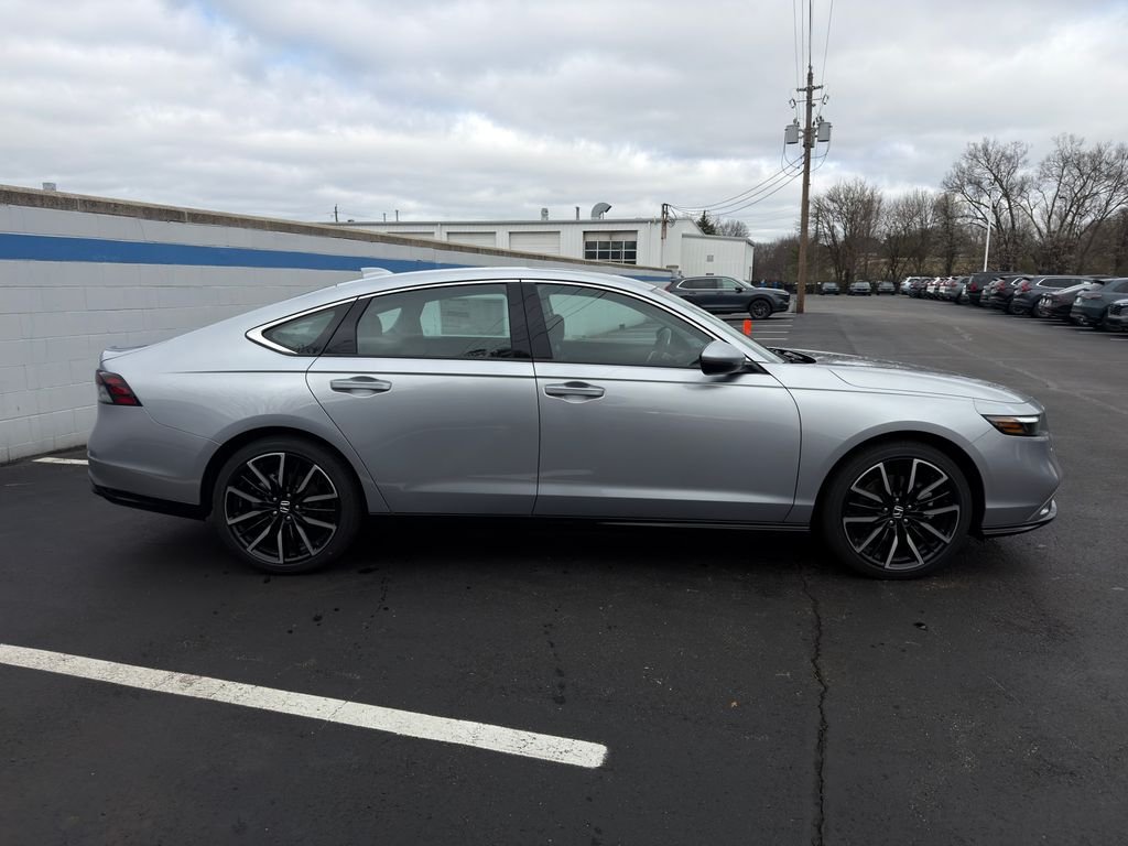 New 2026 Solar Silver Metallic Honda Touring image 6