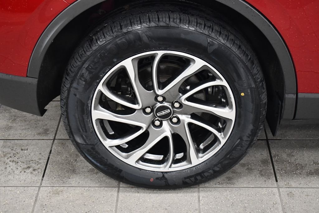 Used 2022 Red Lincoln Standard image 12