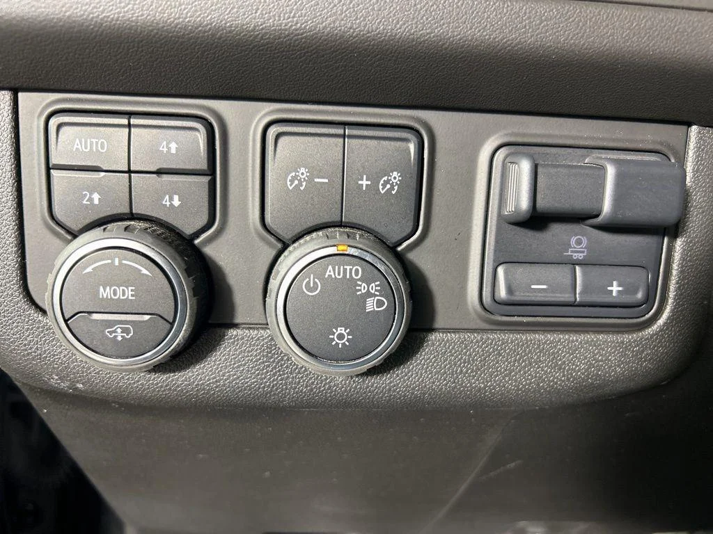 Used 2024 Black Chevrolet Z71 image 24
