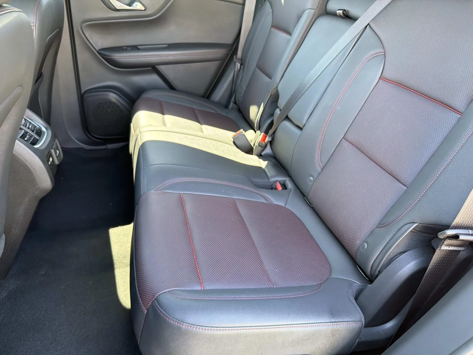Used 2025 BLACK Chevrolet FWD 4dr RS image 22