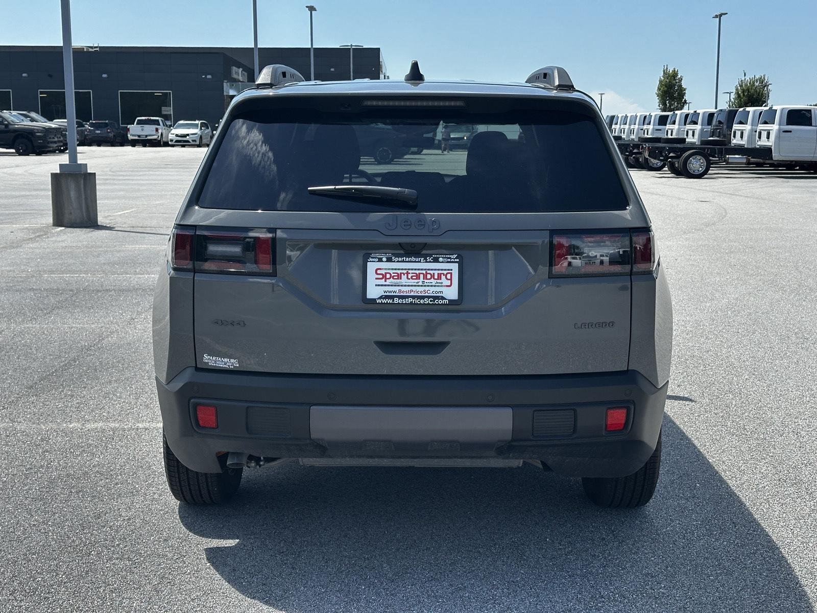 New 2026 Sting-Gray Clear-Coat Exterior Paint Jeep Laredo image 7