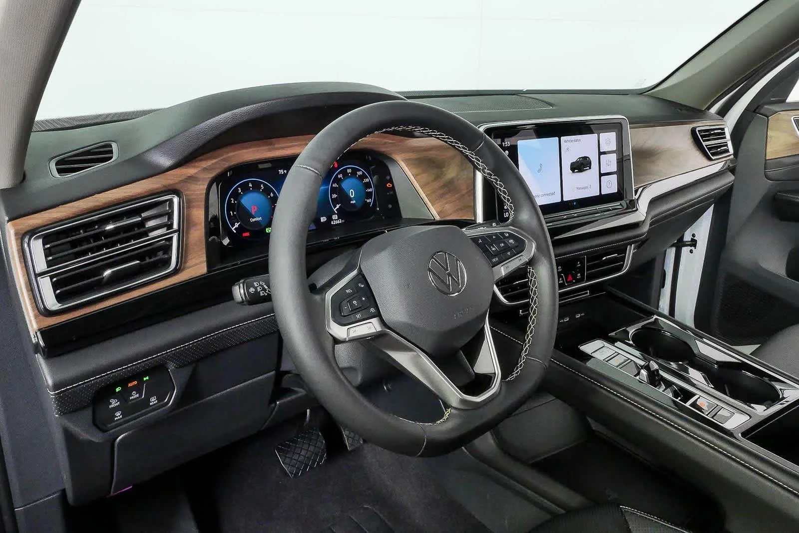 Certified Used 2025  VOLKSWAGEN SE image 4