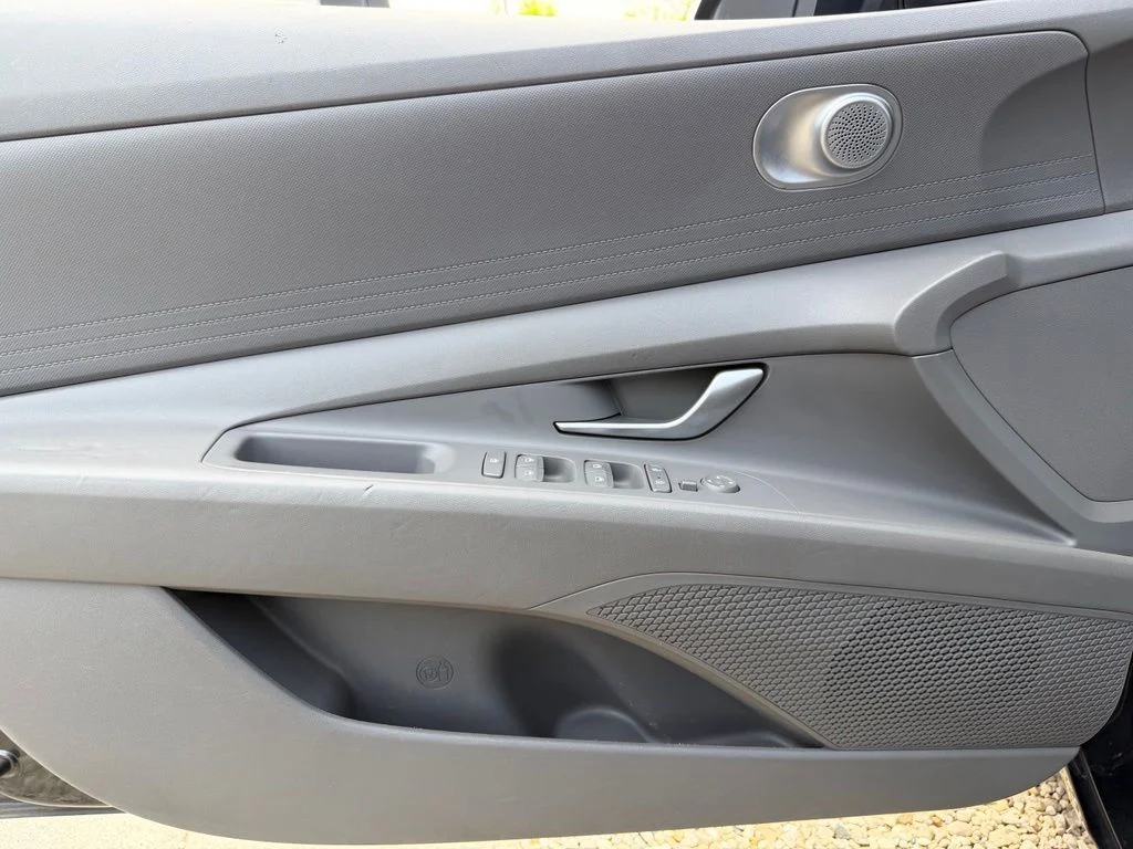 Used 2023 Gray Hyundai SEL image 10
