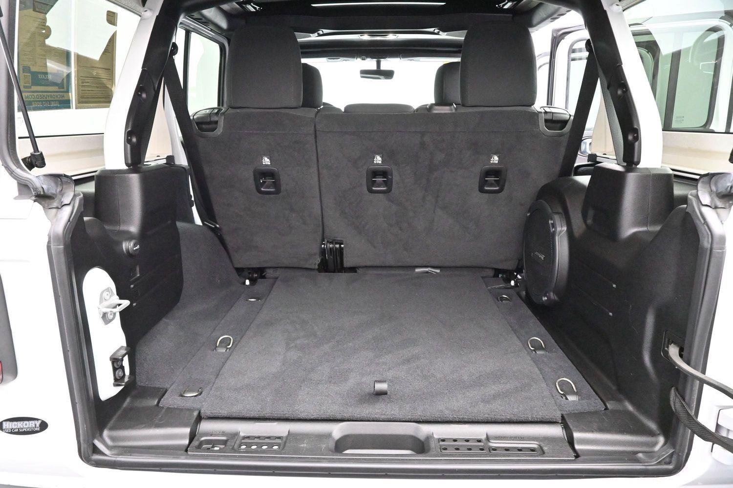 Used 2022 Bright White Clearcoat Jeep Unlimited Sahara image 10