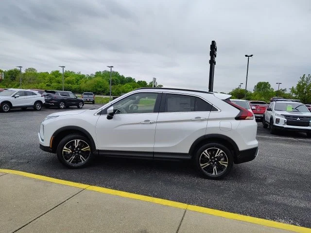 New 2026 White Mitsubishi SE image 4