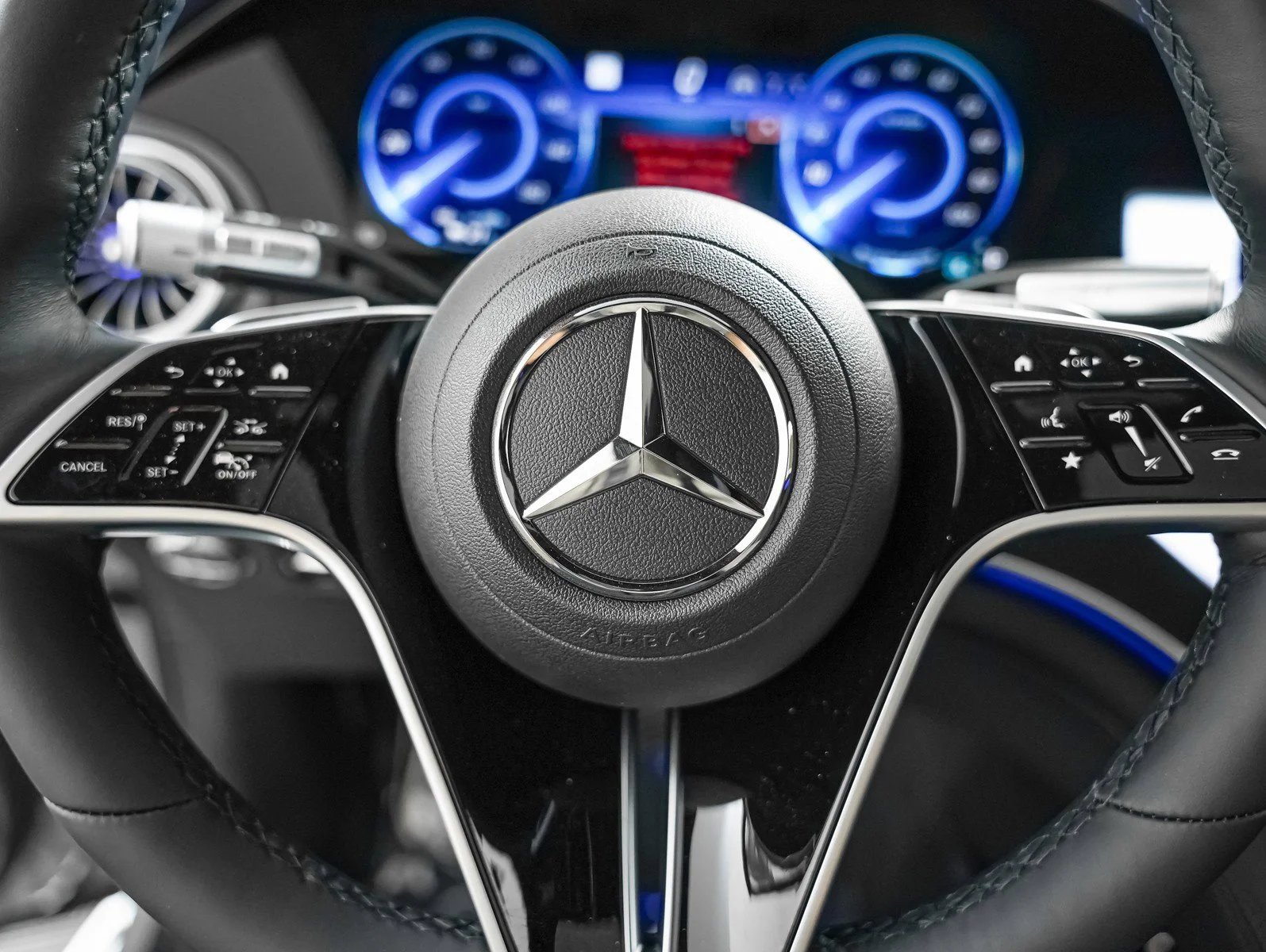 New 2026 Alpine Grey Mercedes-Benz 400 4MATIC® image 14