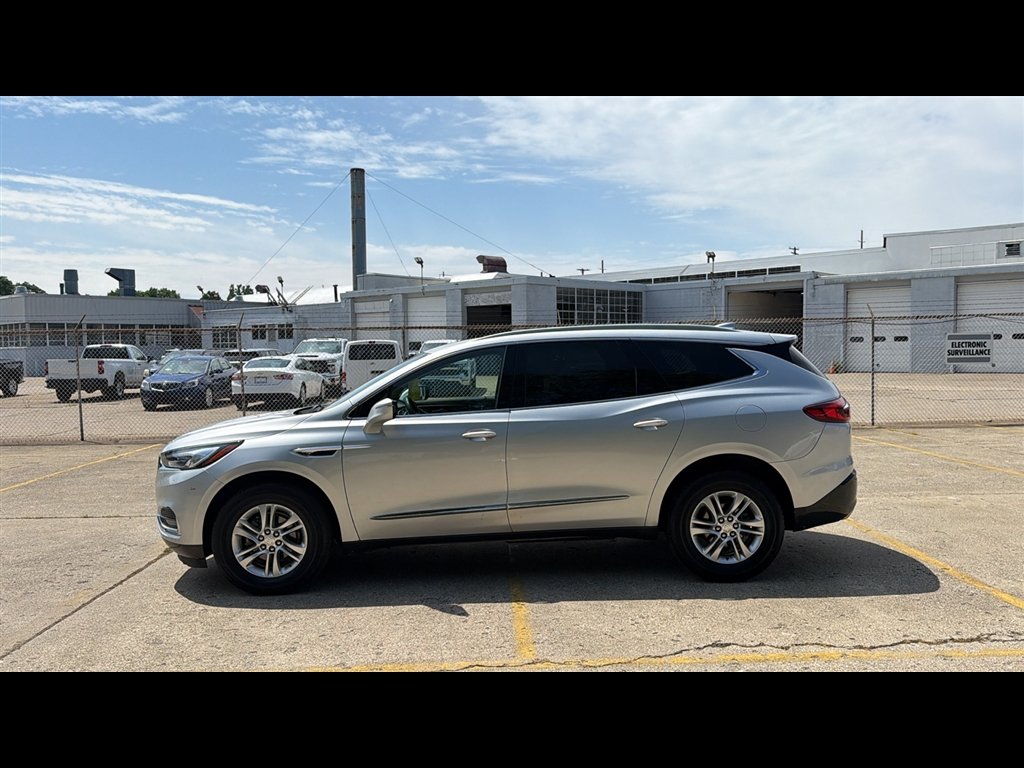 Used 2021 Includes Spectra Gray lower exterior accent color.) Buick Essence image 3