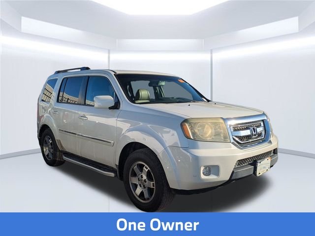 Used 2011 White Honda Touring image 2