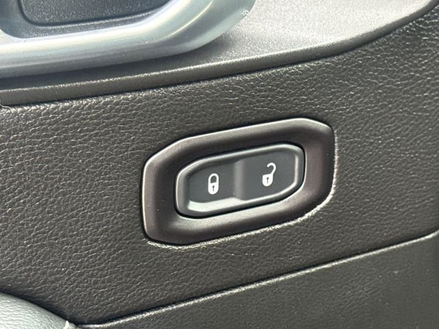 Used 2020 Black Jeep Overland image 22