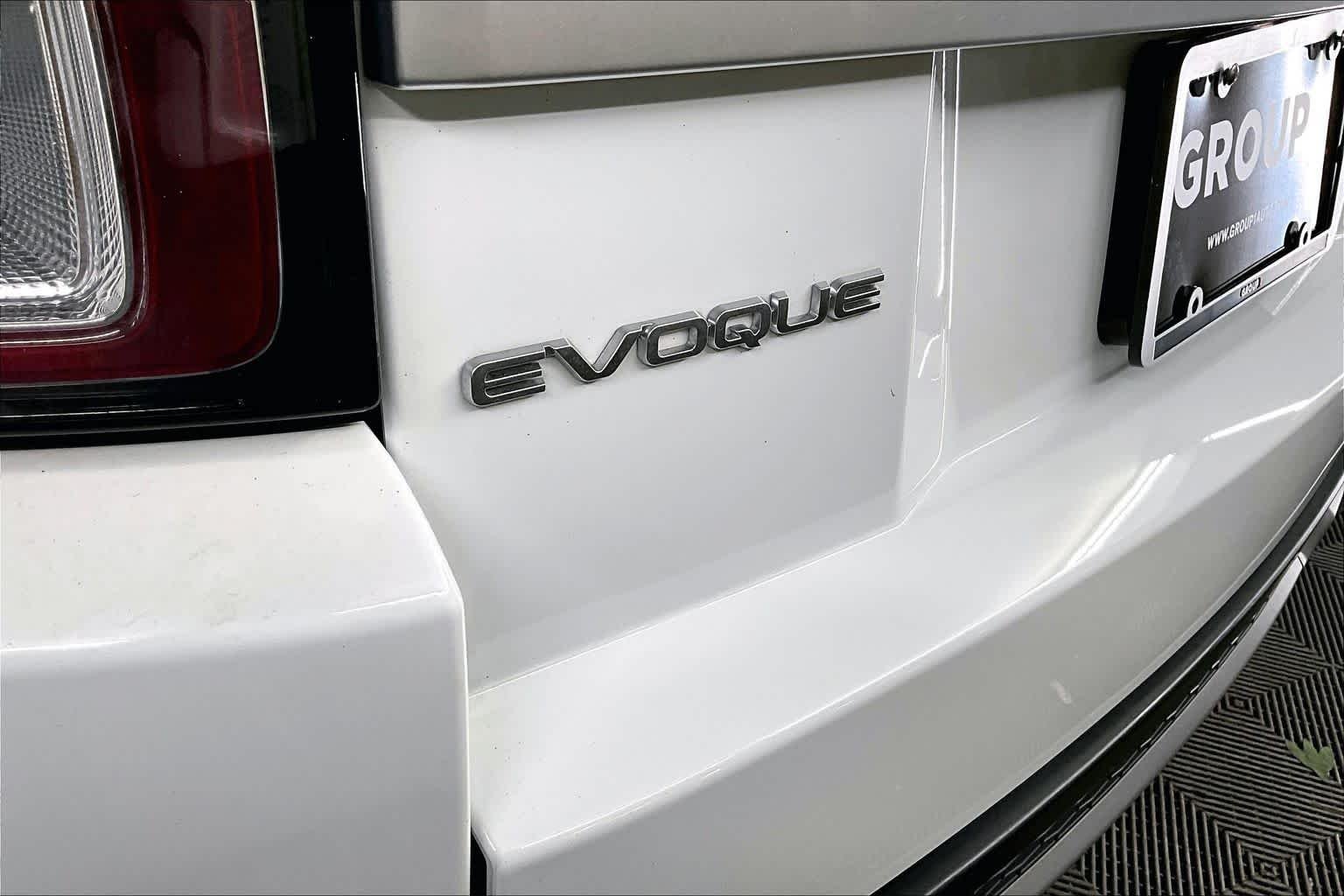 Used 2018 Fuji White Land Rover HSE image 10