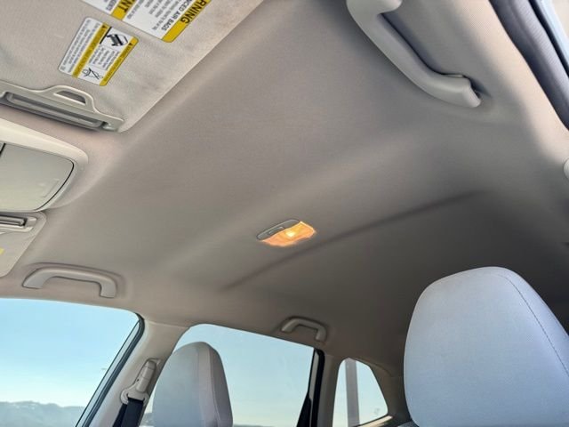 Used 2019 White Subaru Base image 18