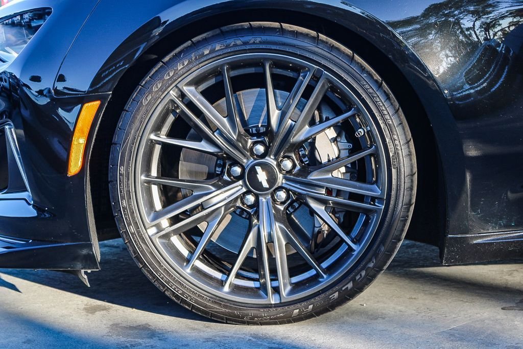 Used 2018 Black Chevrolet ZL1 image 11