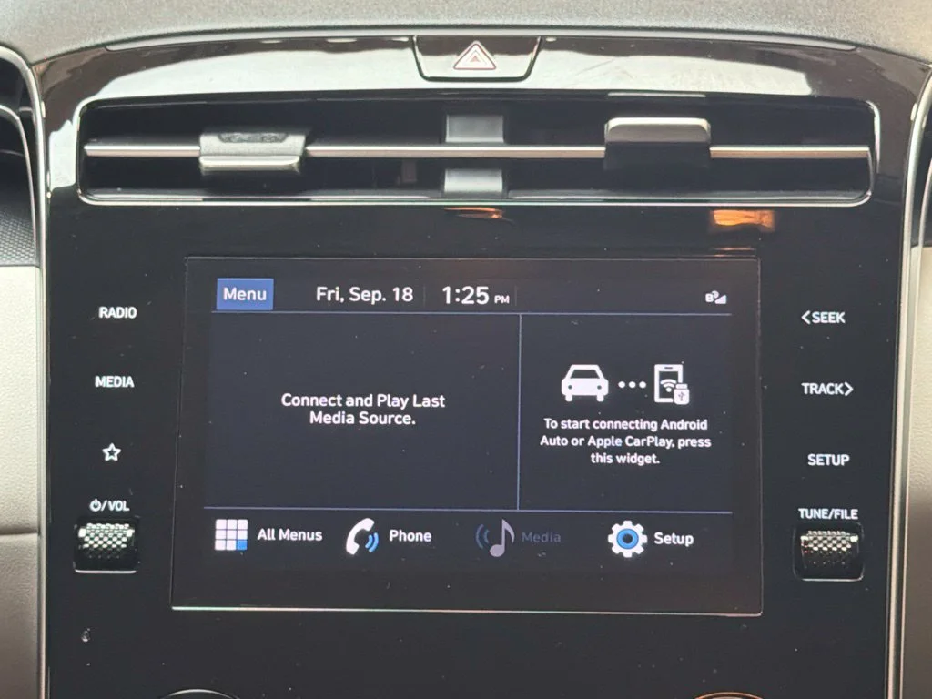 Used 2023 Amazon Gray Hyundai SEL image 16