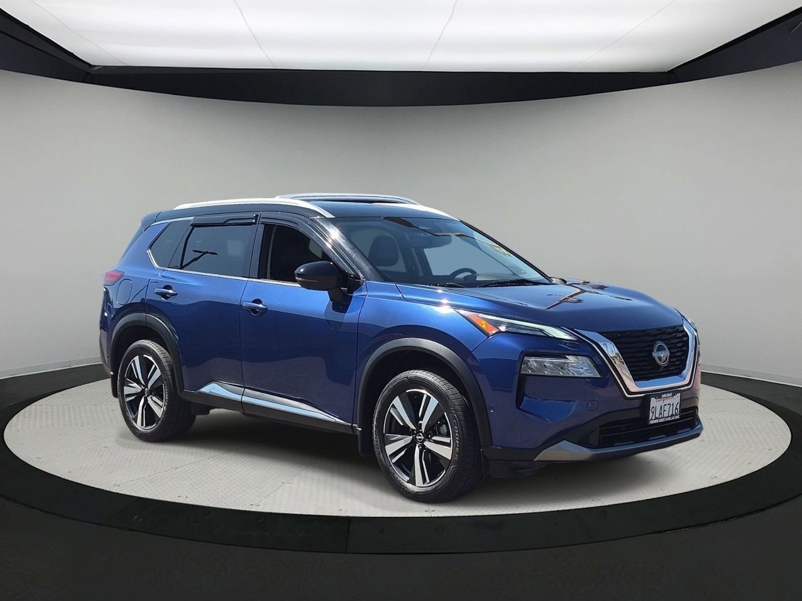 View vehicle photo 3
