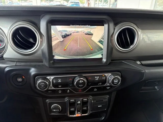Used 2023 White Jeep Sahara image 18