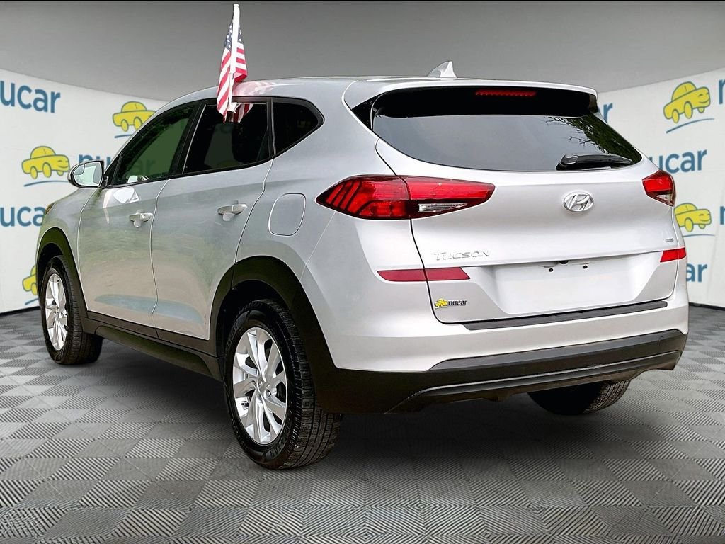 Used 2019 Silver Hyundai SE image 4