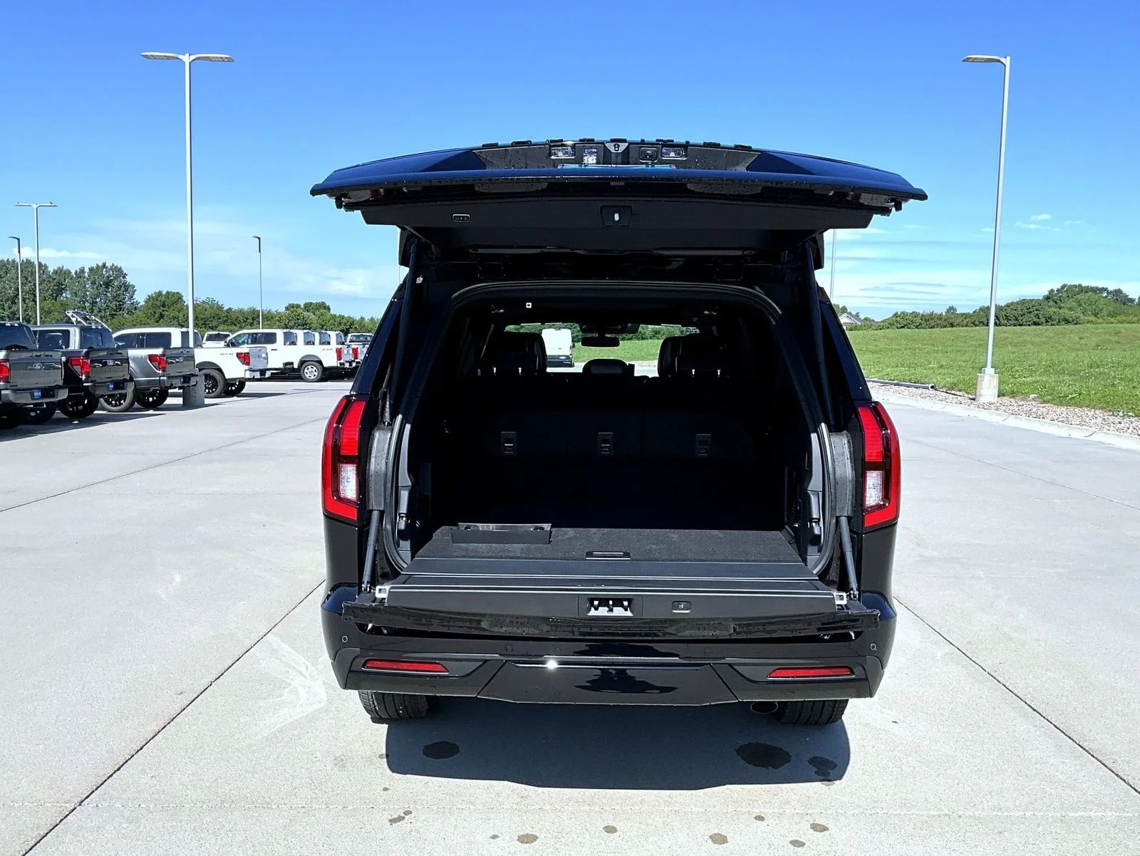 New 2026 Agate Black Metallic Ford Platinum image 16