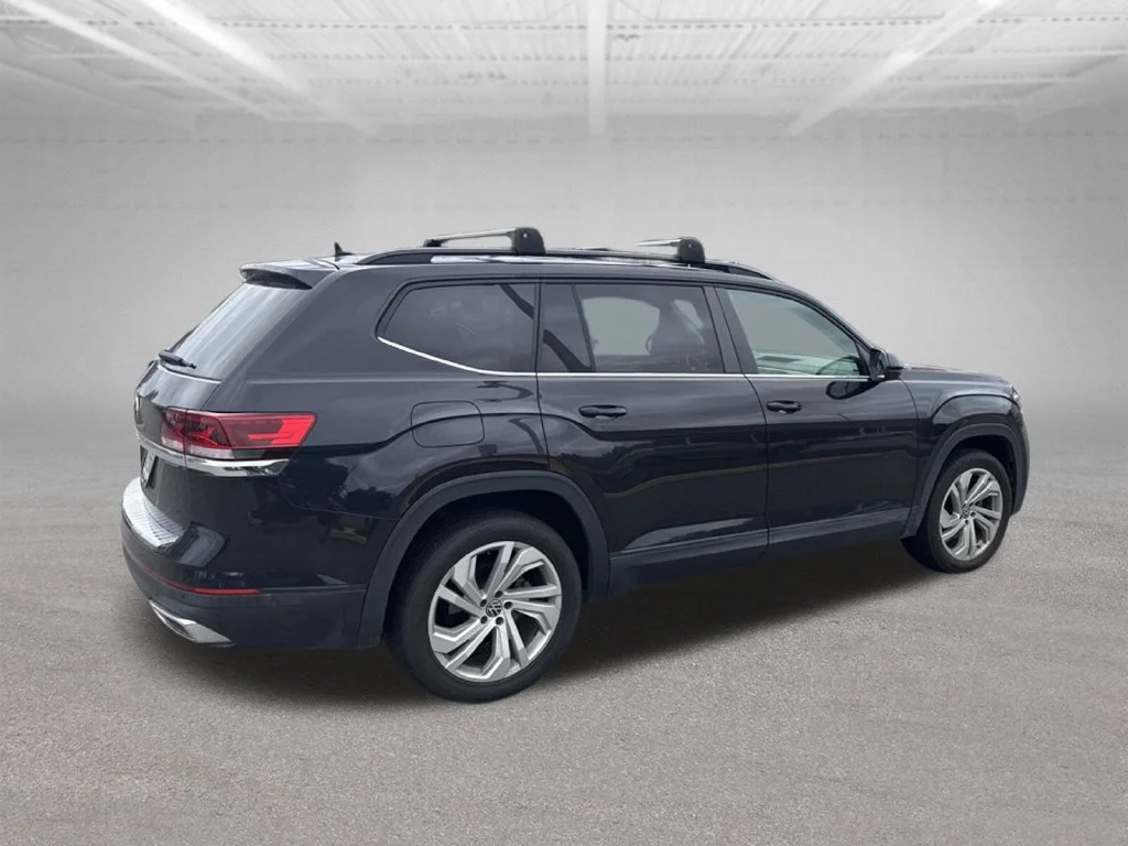 Used 2021 Black Volkswagen 3.6L V6 SE w/Technology image 3