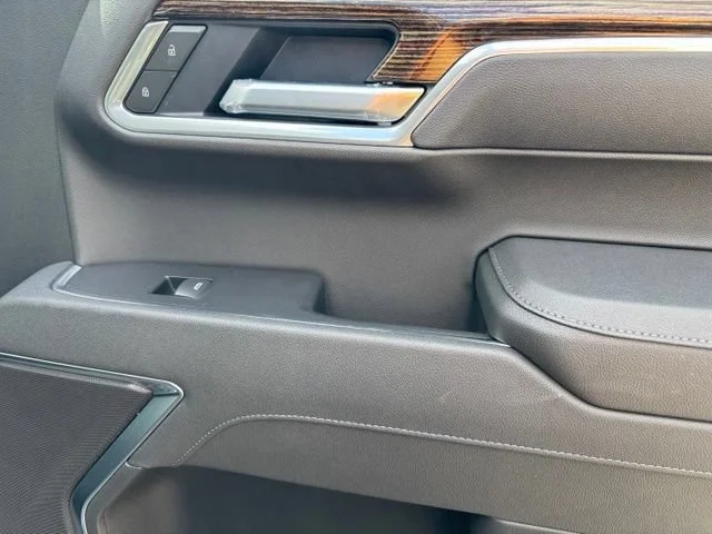 New 2026 Onyx Black GMC Elevation image 23