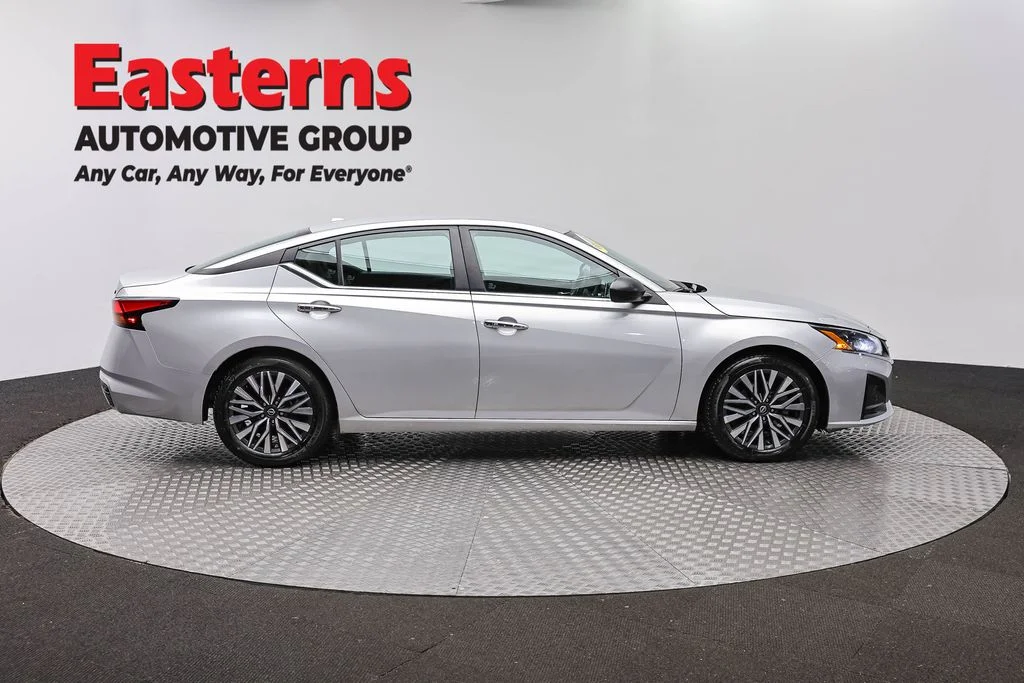 Used 2024 Silver Nissan 2.5 SV image 4