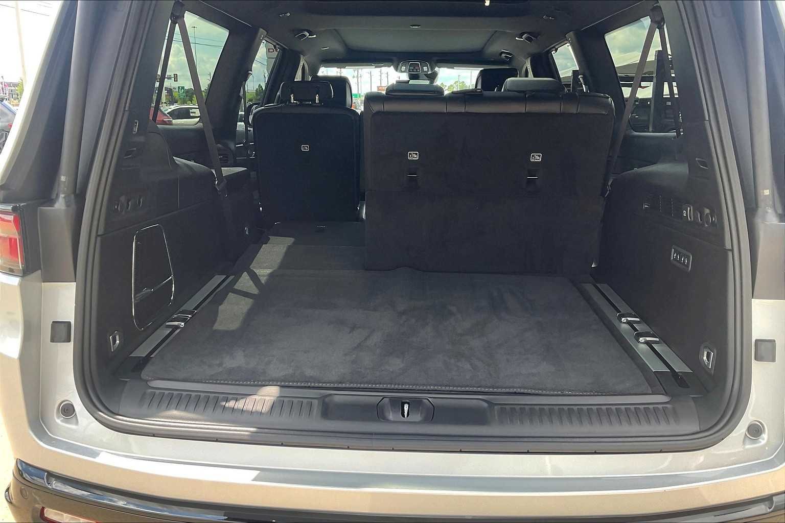 2025 Jeep Wagoneer L Series II - Photo 16