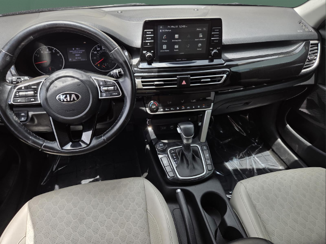Used 2021 Black Kia EX image 11