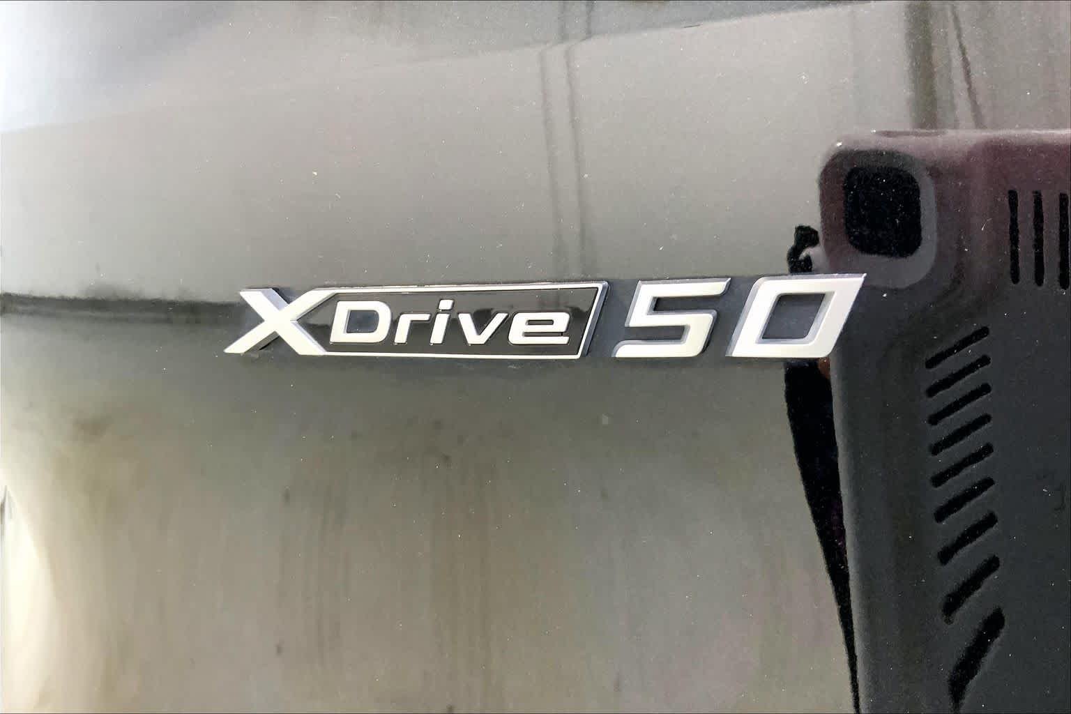 Used 2023 Black Sapphire Metallic BMW xDrive50 image 9
