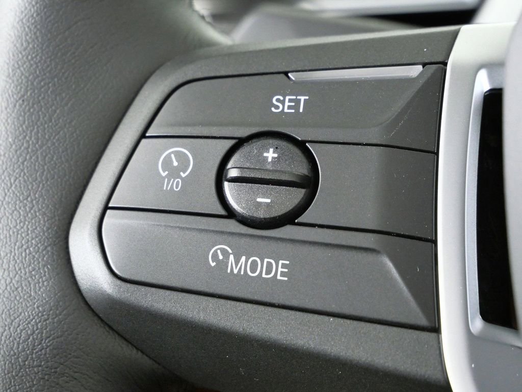 New 2026 Mineral White Metallic BMW xDrive28i image 39