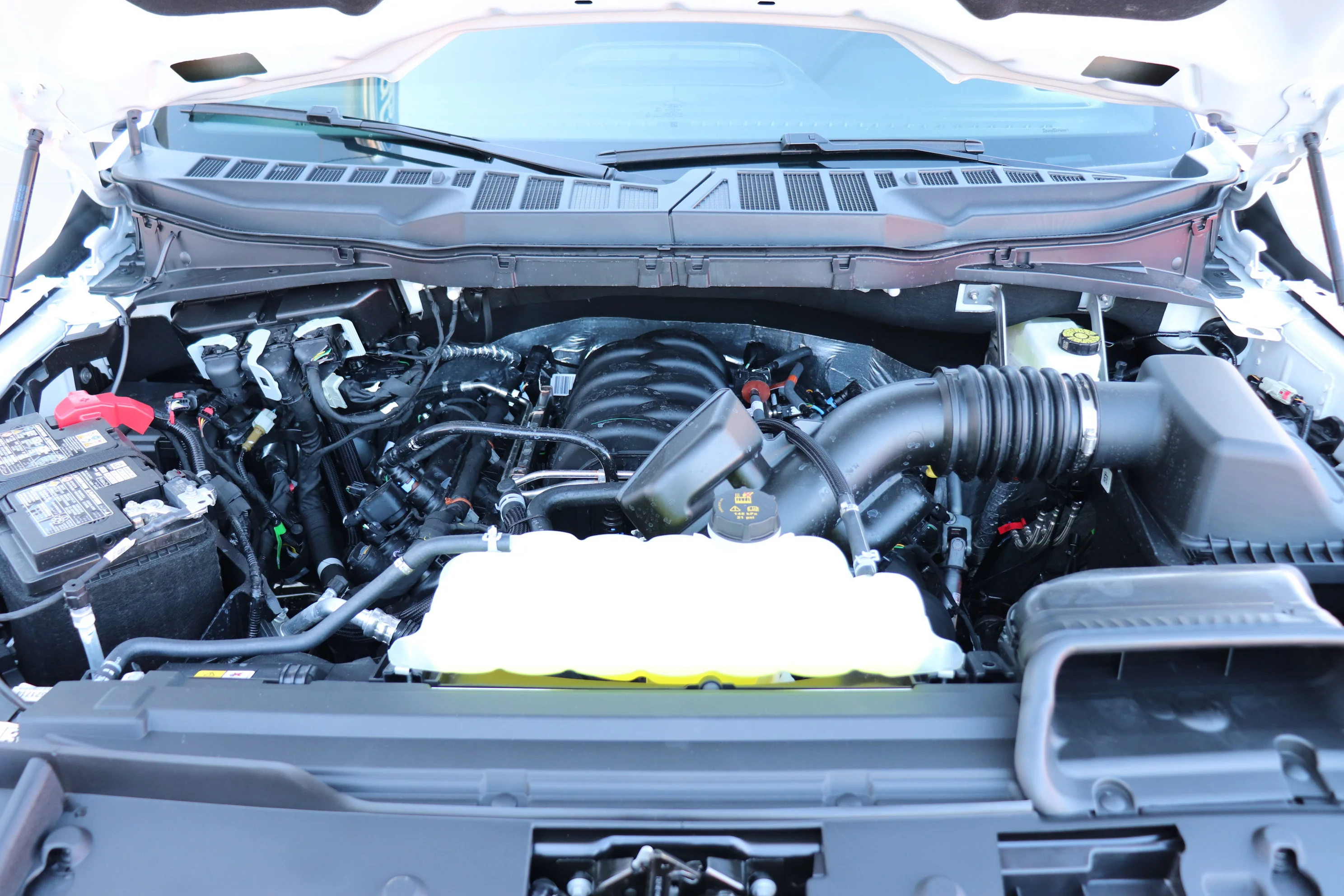 New 2026 OXFORD WHITE Ford XLT image 8