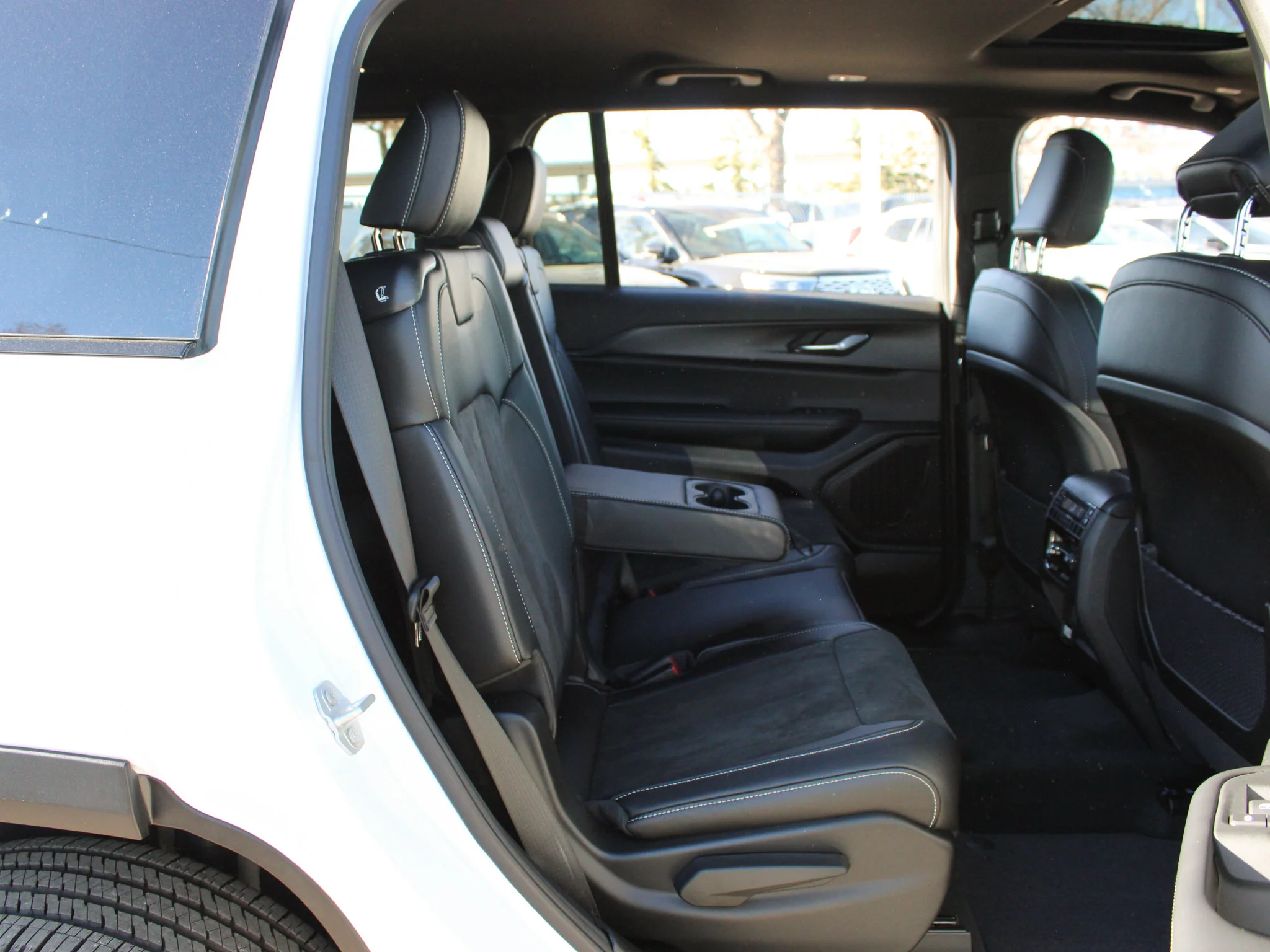 Certified Used 2025 White Jeep Altitude * V6 | Heated Leather Seats | Sunroof | Adaptive Cruise | Remote Start | Backup Camera image 19