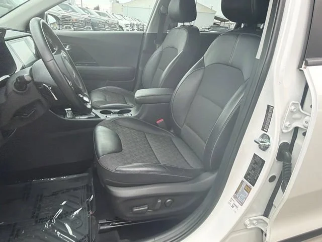 Used 2022 Snow White Pearl Kia EX image 19