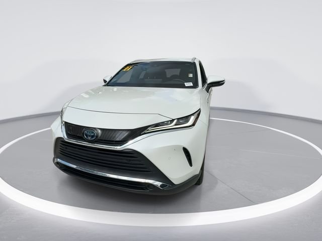Used 2021 White Toyota XLE image 3