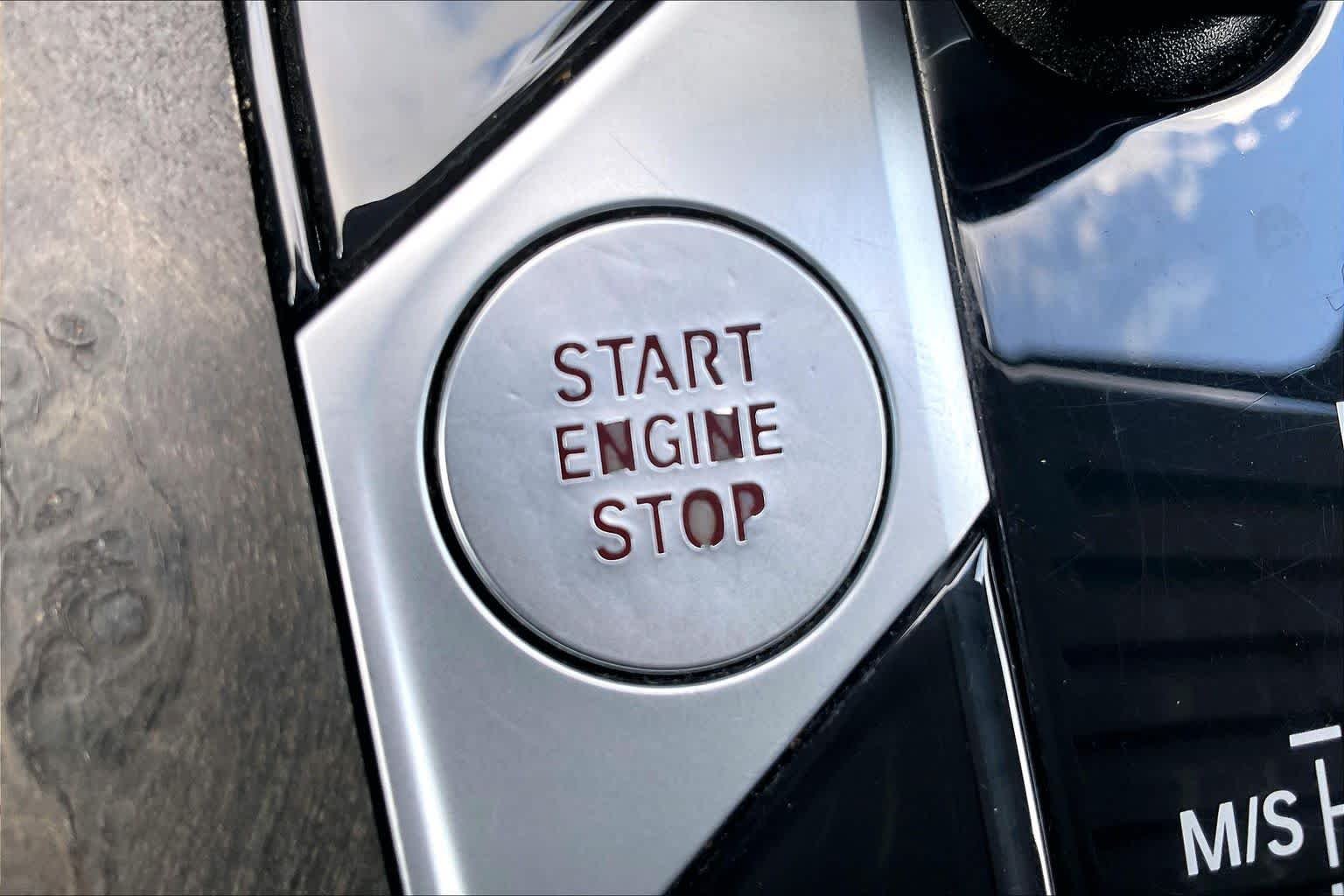Used 2023 Alpine White BMW sDrive40i image 31