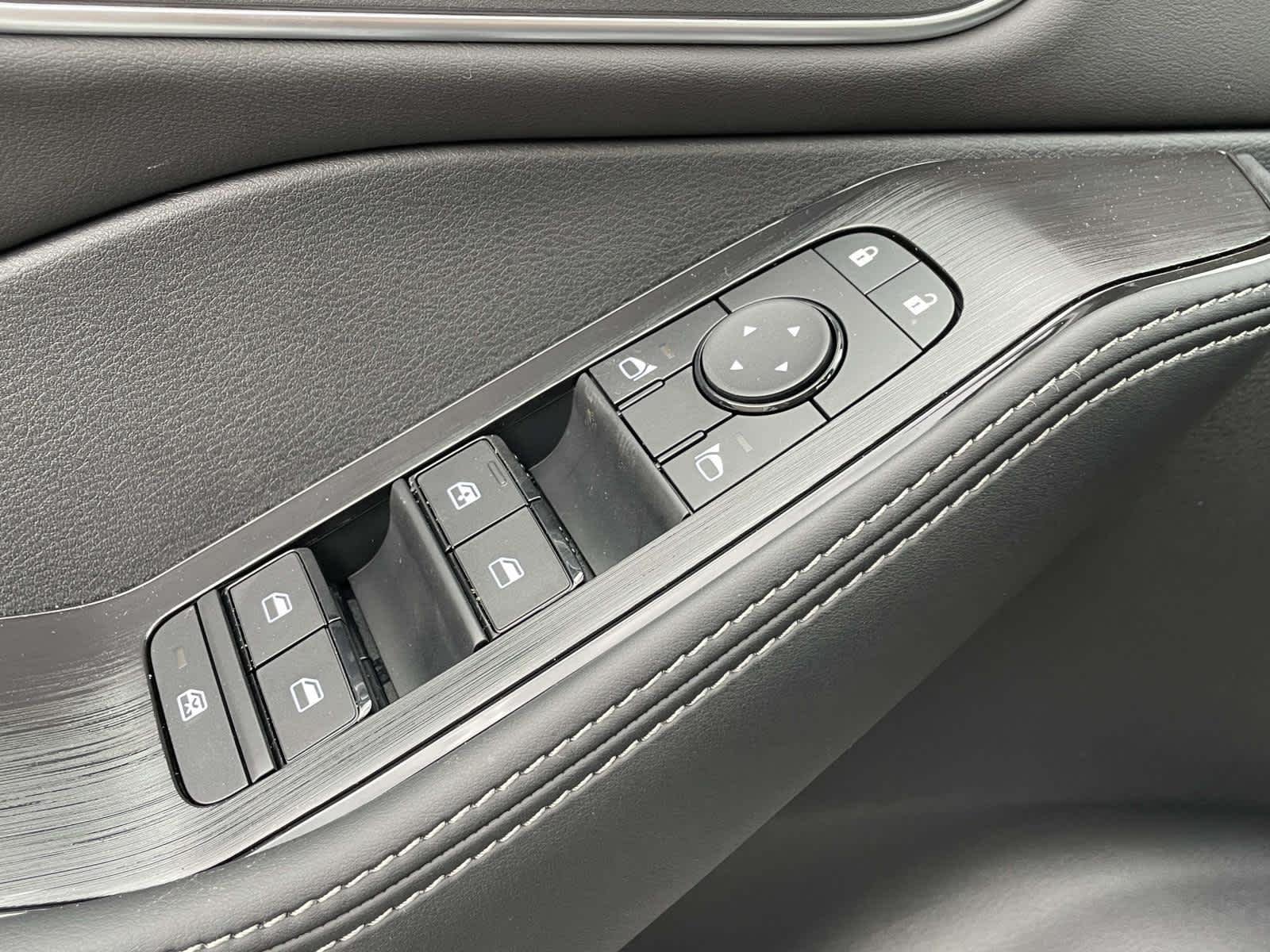 New 2026 Everest White Pearl/Super Black Nissan Platinum image 31