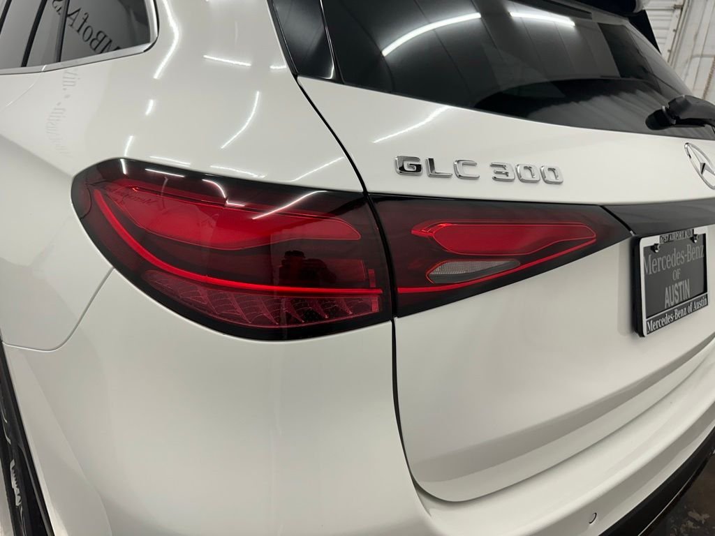 New 2027 Polar White Mercedes-Benz GLC 300 image 11