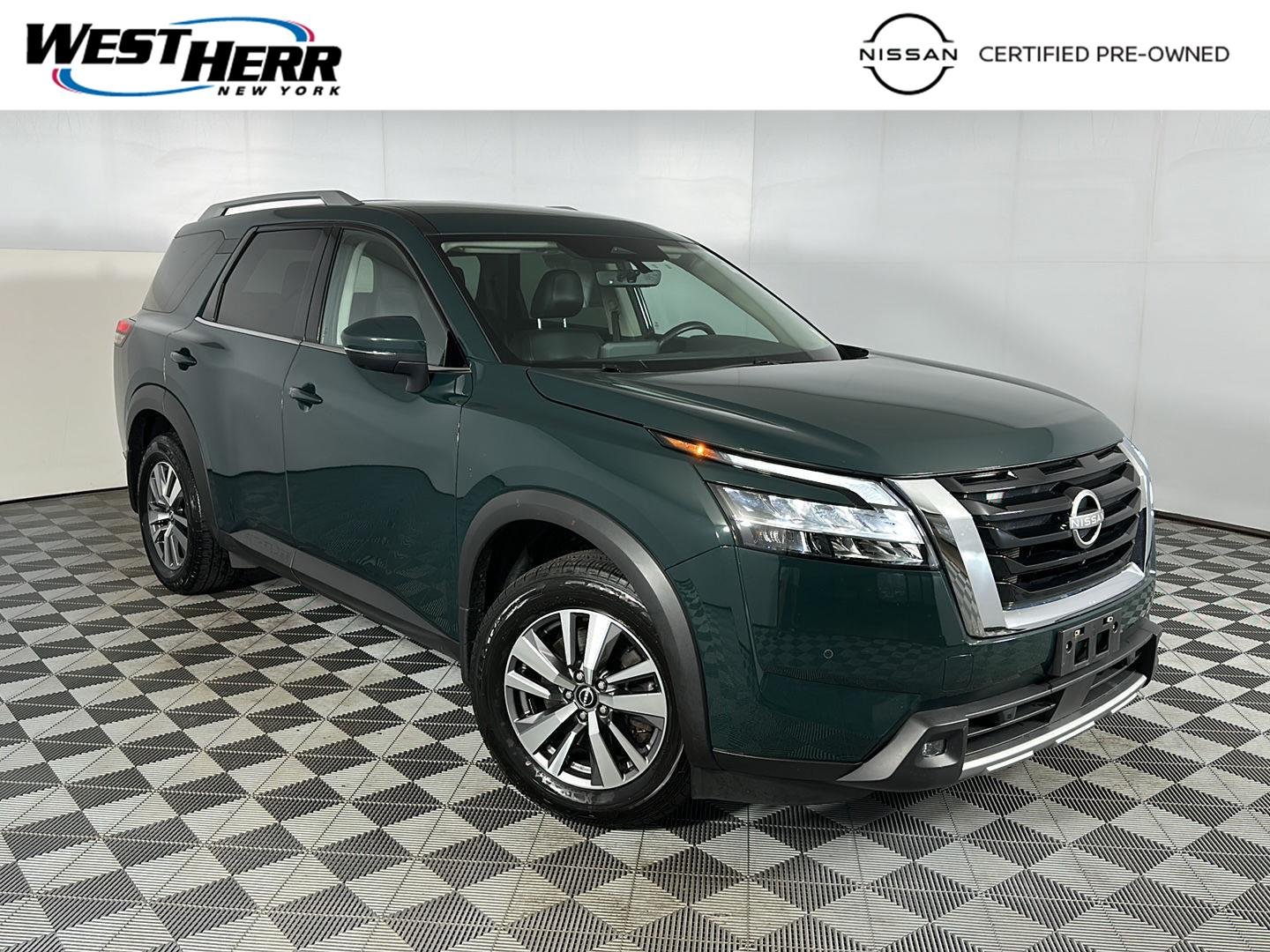 2023 Nissan Pathfinder SL 4WD's photo
