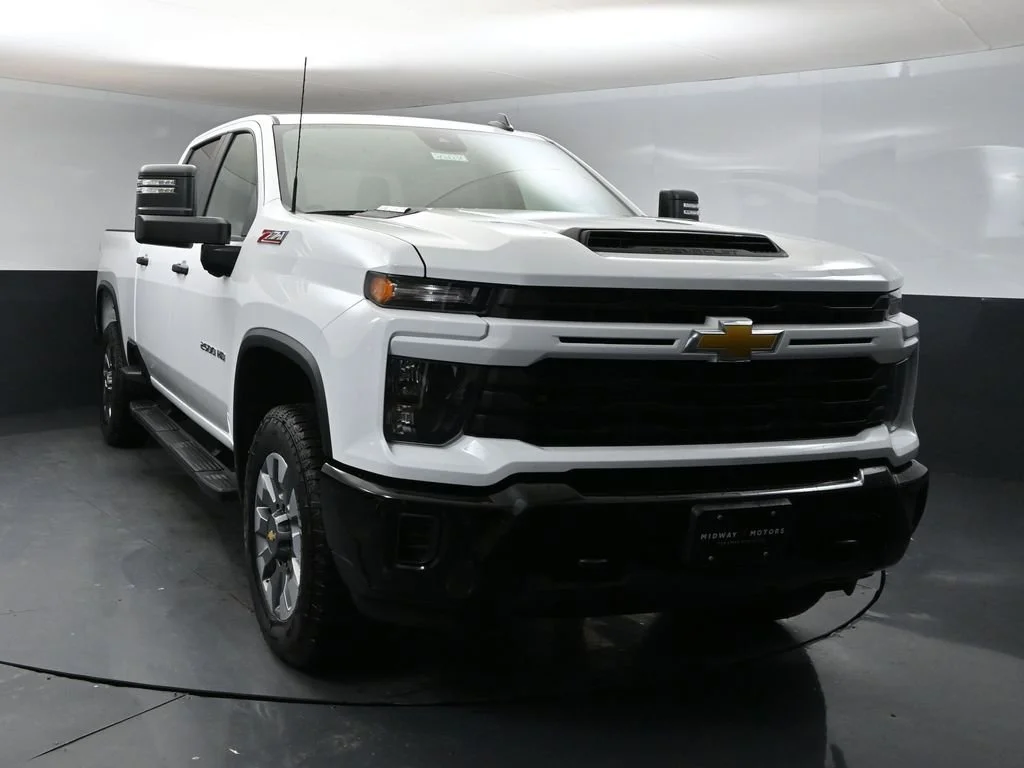 New 2026 Summit White Chevrolet Custom image 6