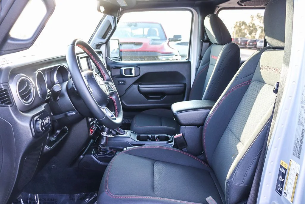 Used 2022 Silver Jeep Rubicon image 21
