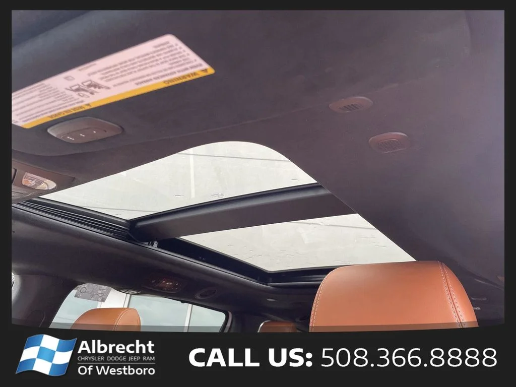 New 2026 Bright White Clear-Coat Exterior Paint Chrysler Pinnacle image 26