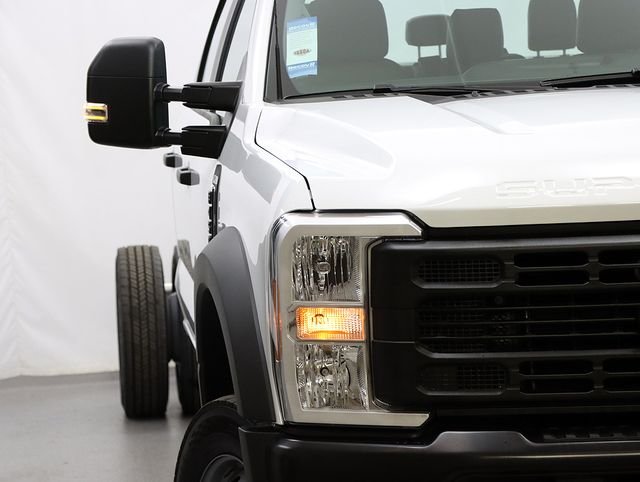 New 2026 Oxford White Ford F-450® XL image 4