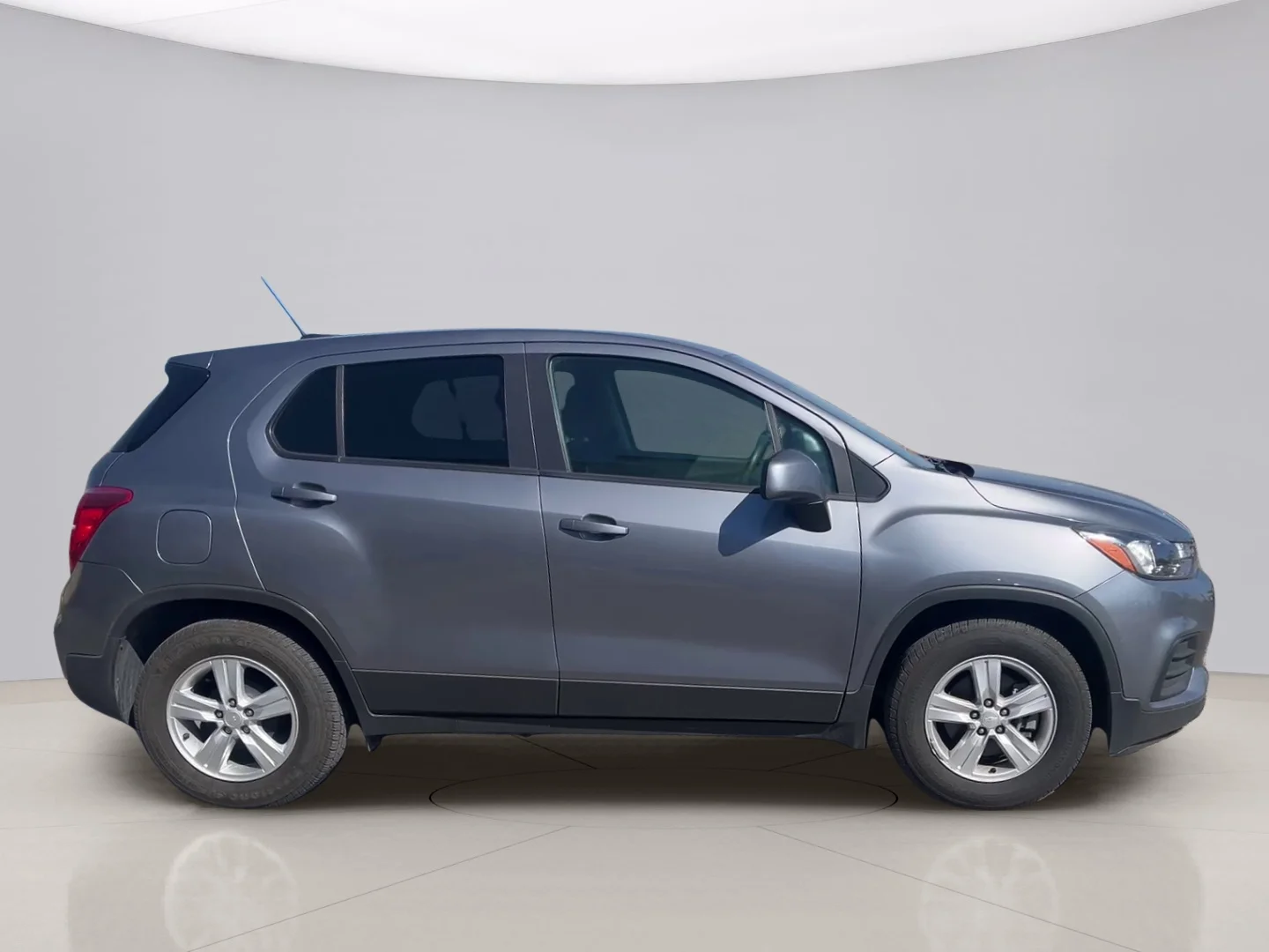 Used 2020 Gray Chevrolet LS image 6
