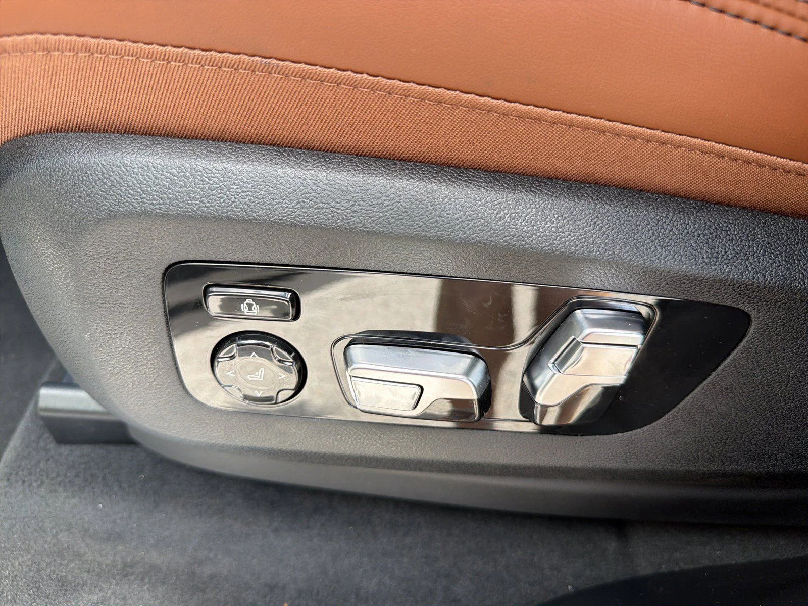 New 2026 Mineral White Metallic BMW M60i image 26