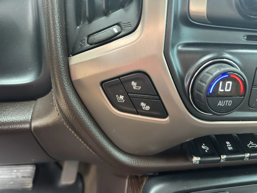 Used 2017 Onyx Black GMC Denali image 27