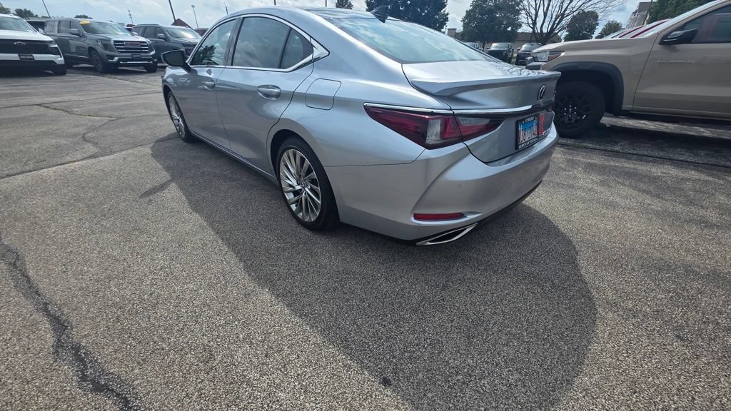 Used 2022  Lexus ES 350 Ultra Luxury image 4