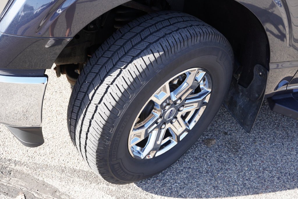 Used 2021 Quartz Metallic Ford Lariat image 13