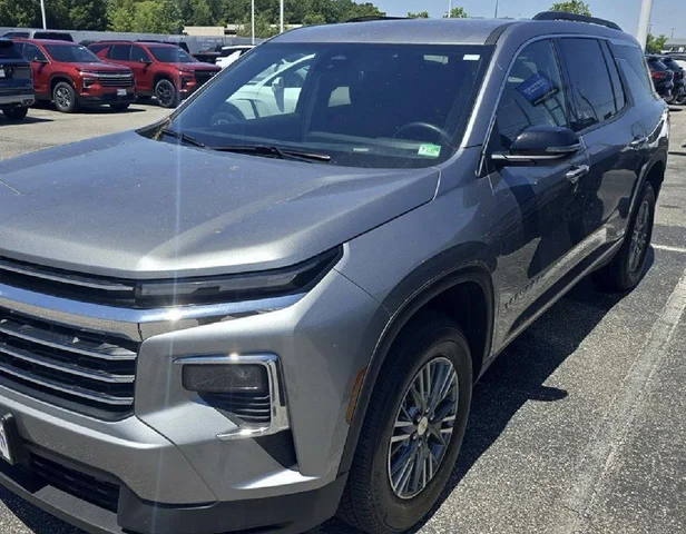 2025 Chevrolet Traverse FWD LT