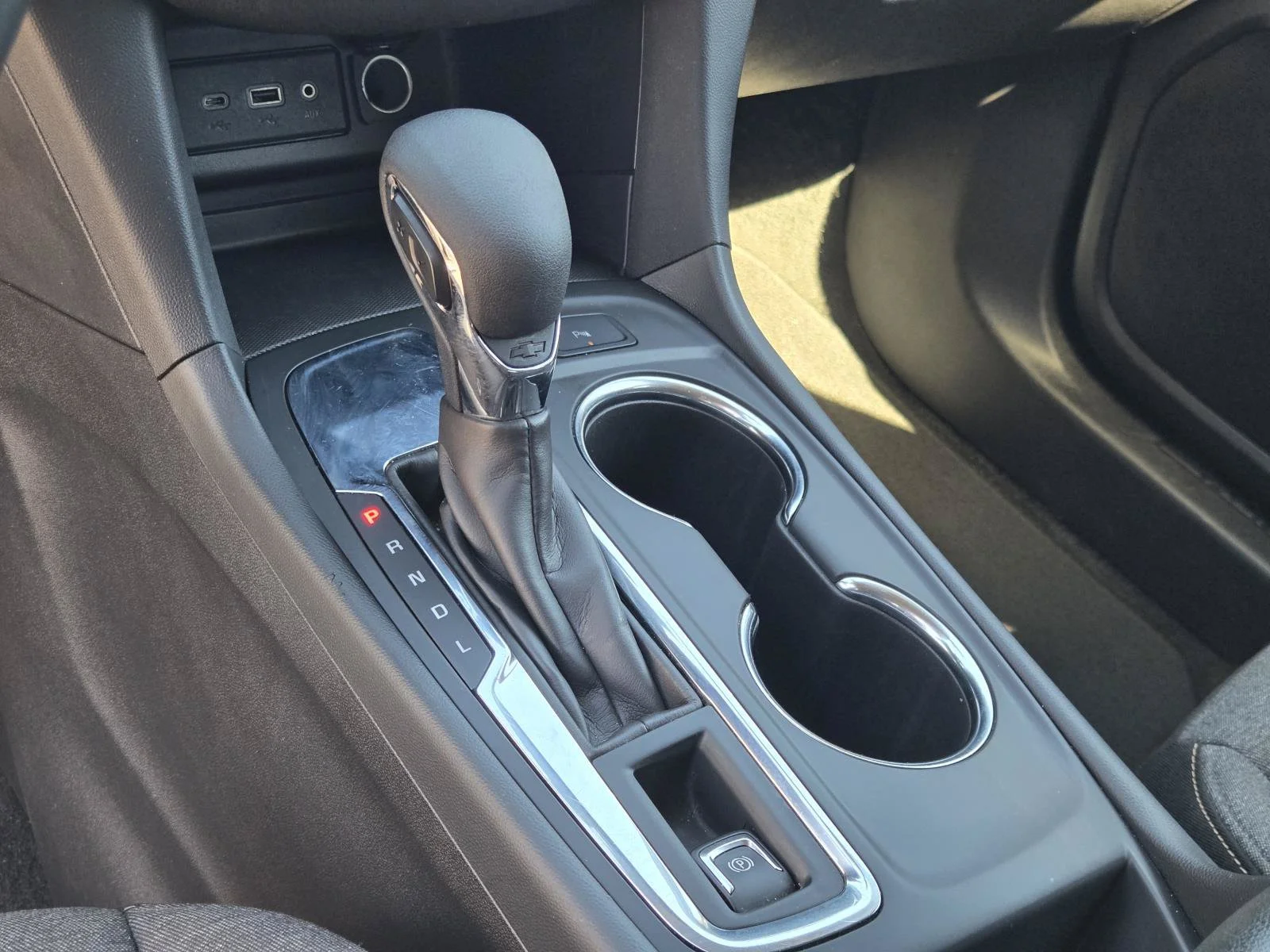 Used 2024 Sterling Gray Metallic Chevrolet LT image 27