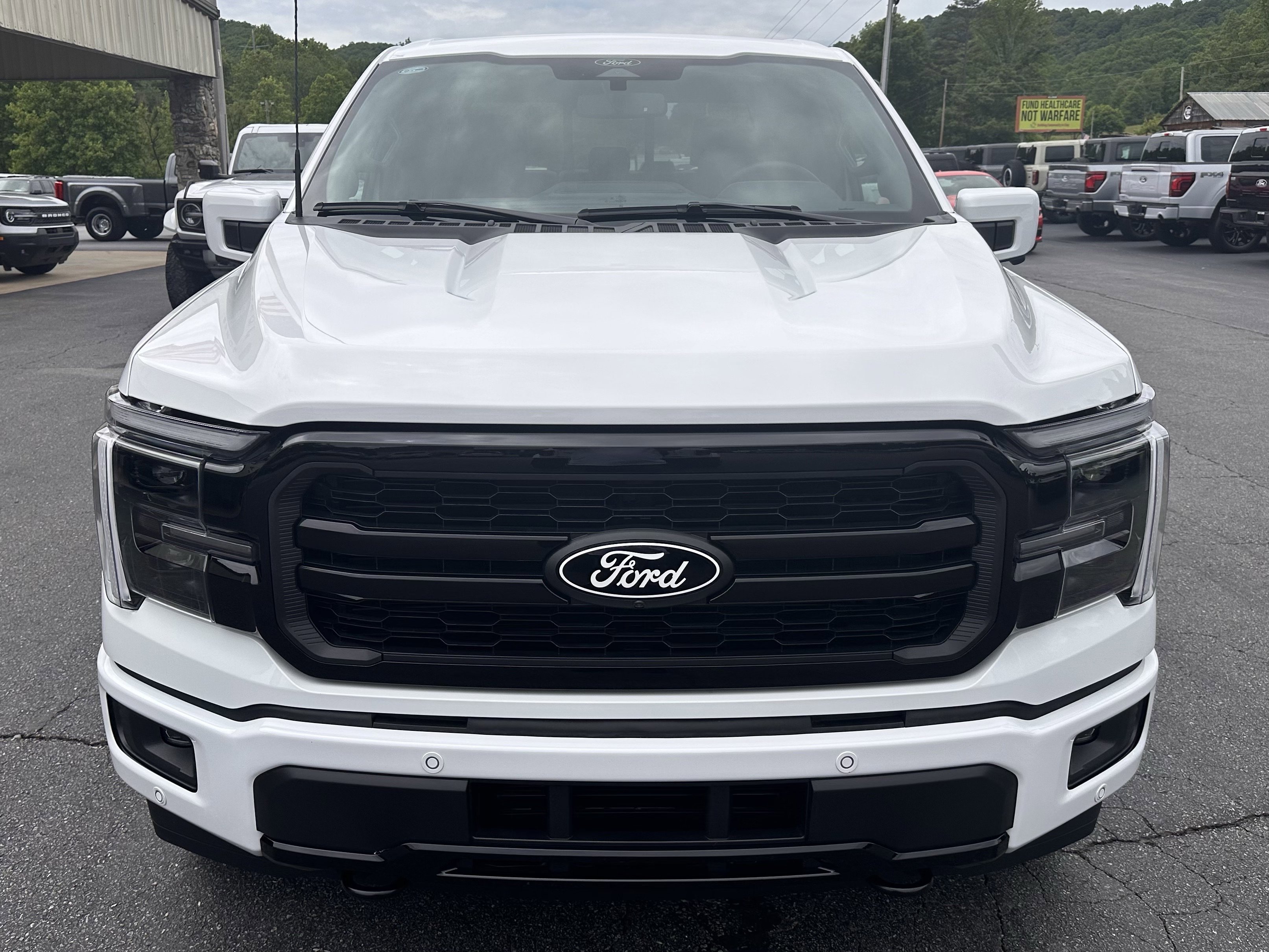 Certified Used 2025 Oxford White Clearcoat Ford LARIAT image 3