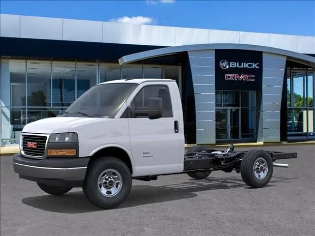 New 2025 Summit White GMC 1WT image 2