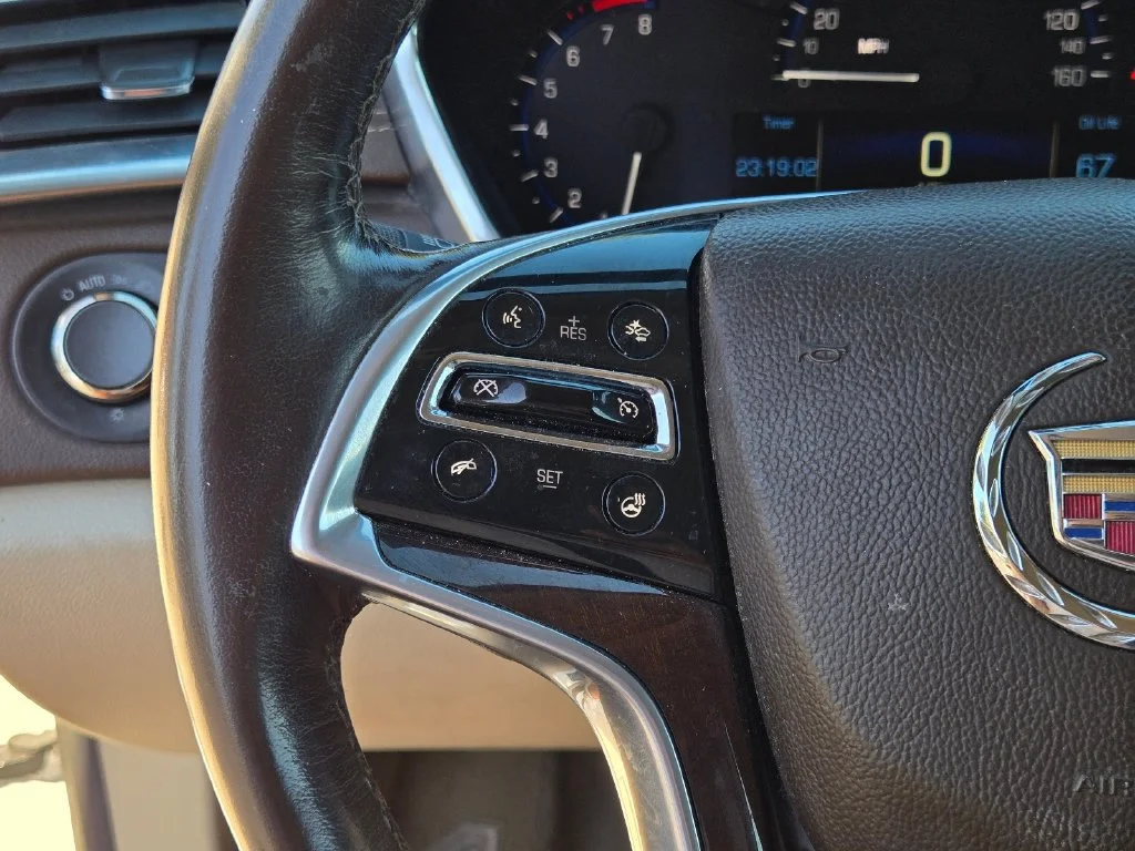 Used 2016 PLATINUM ICE TRICOAT Cadillac Luxury Collection image 25